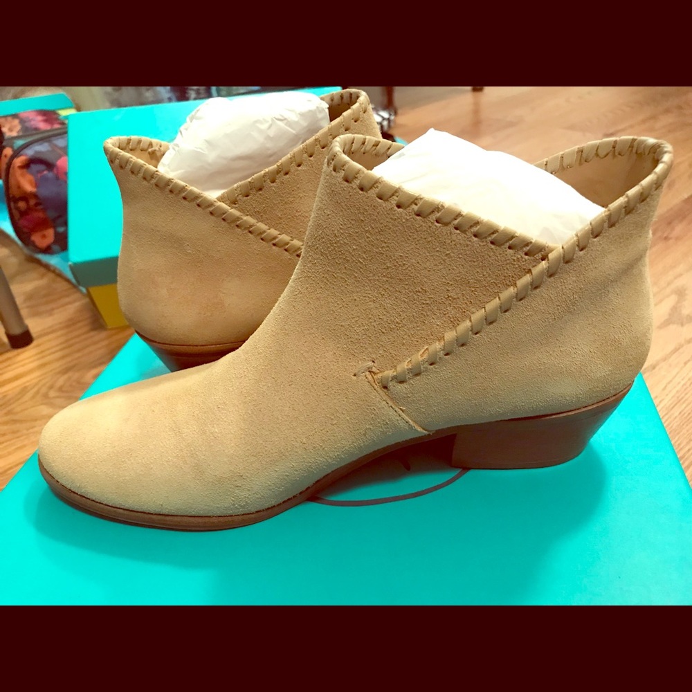 9.5 Jack Rogers Sadie Suede- Color-SAND